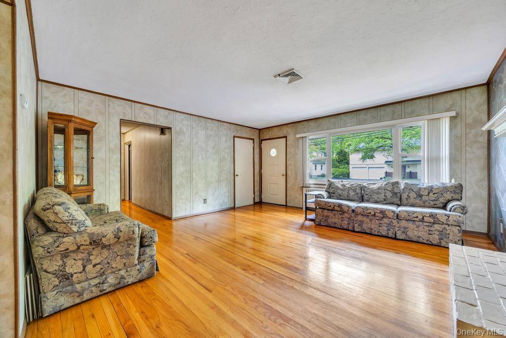 Casa com 3 Quartos à Venda em East Northport - Nova Iorque - EUA - 6