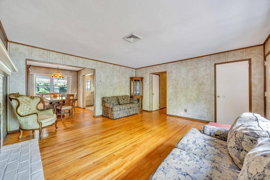 Casa com 3 Quartos à Venda em East Northport - Nova Iorque - EUA - 7
