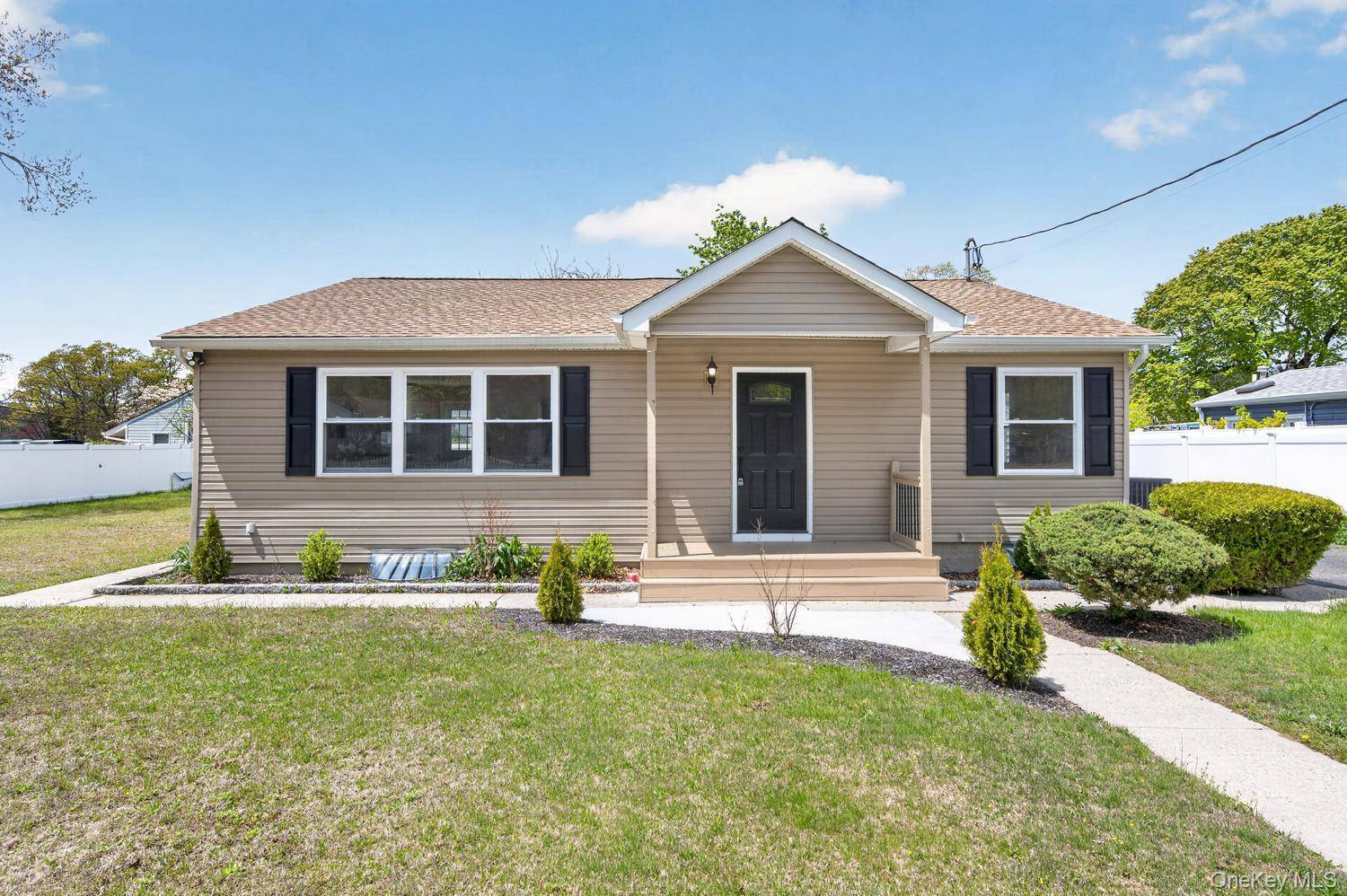 Casa com 3 Quartos à Venda em East Patchogue - Nova Iorque - EUA - 3