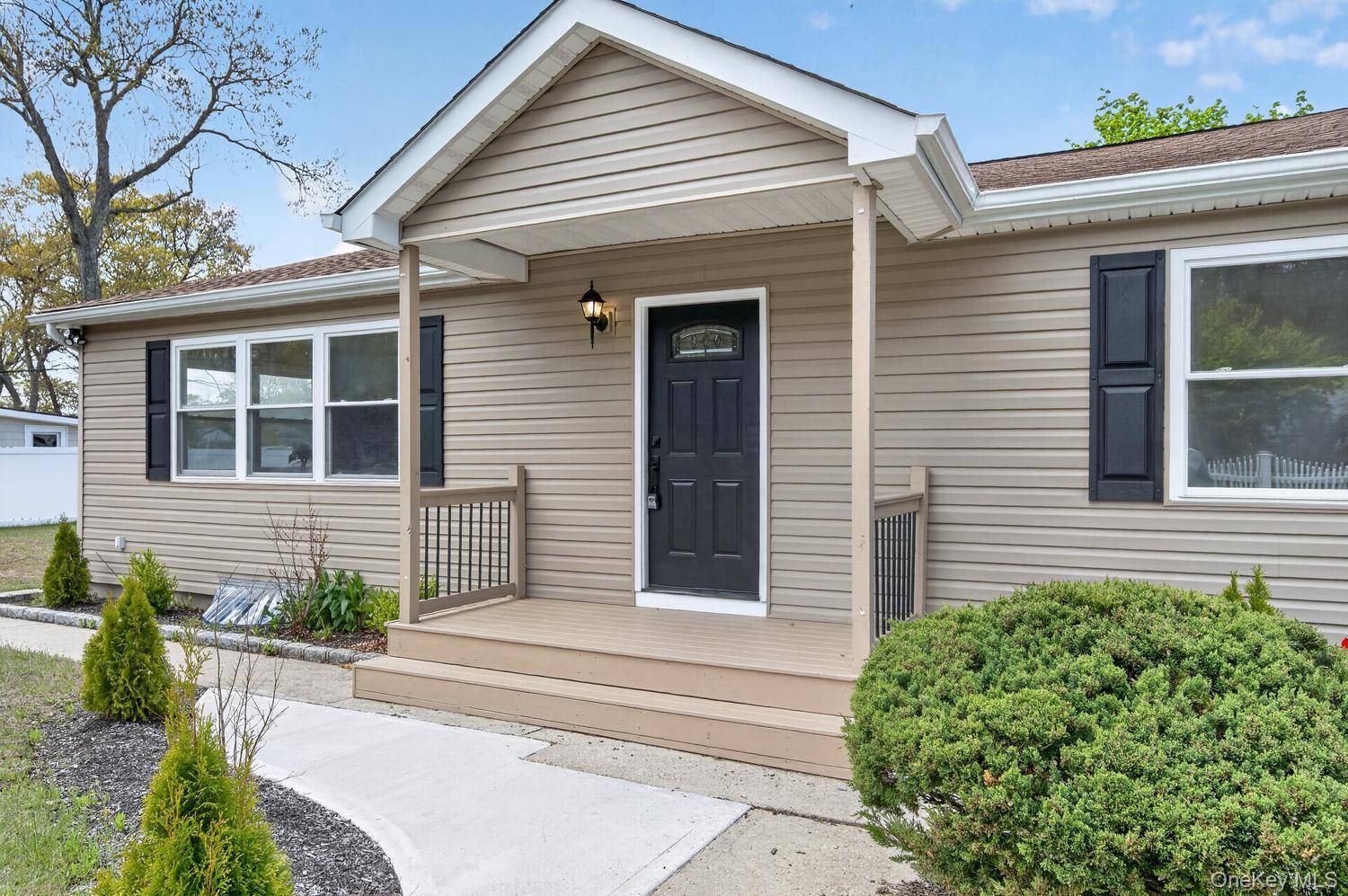 Casa com 3 Quartos à Venda em East Patchogue - Nova Iorque - EUA - 4