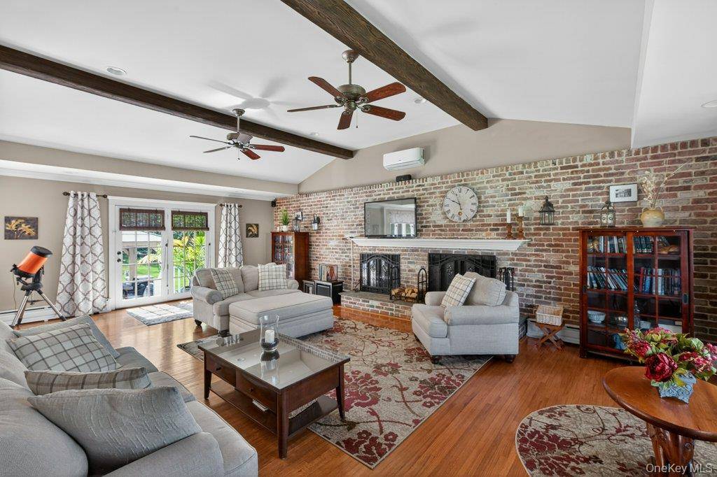3 Bedroom Home for Sale in East Patchogue - New York - USA - 6