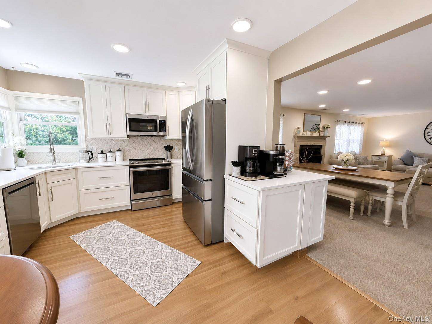 Casa com 3 Quartos à Venda em East Patchogue - Nova Iorque - EUA - 4