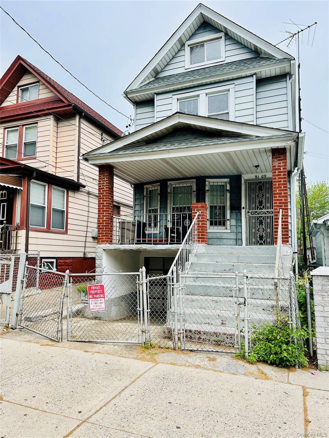 3 Bedroom Home for Sale in Elmhurst - New York - USA - 1