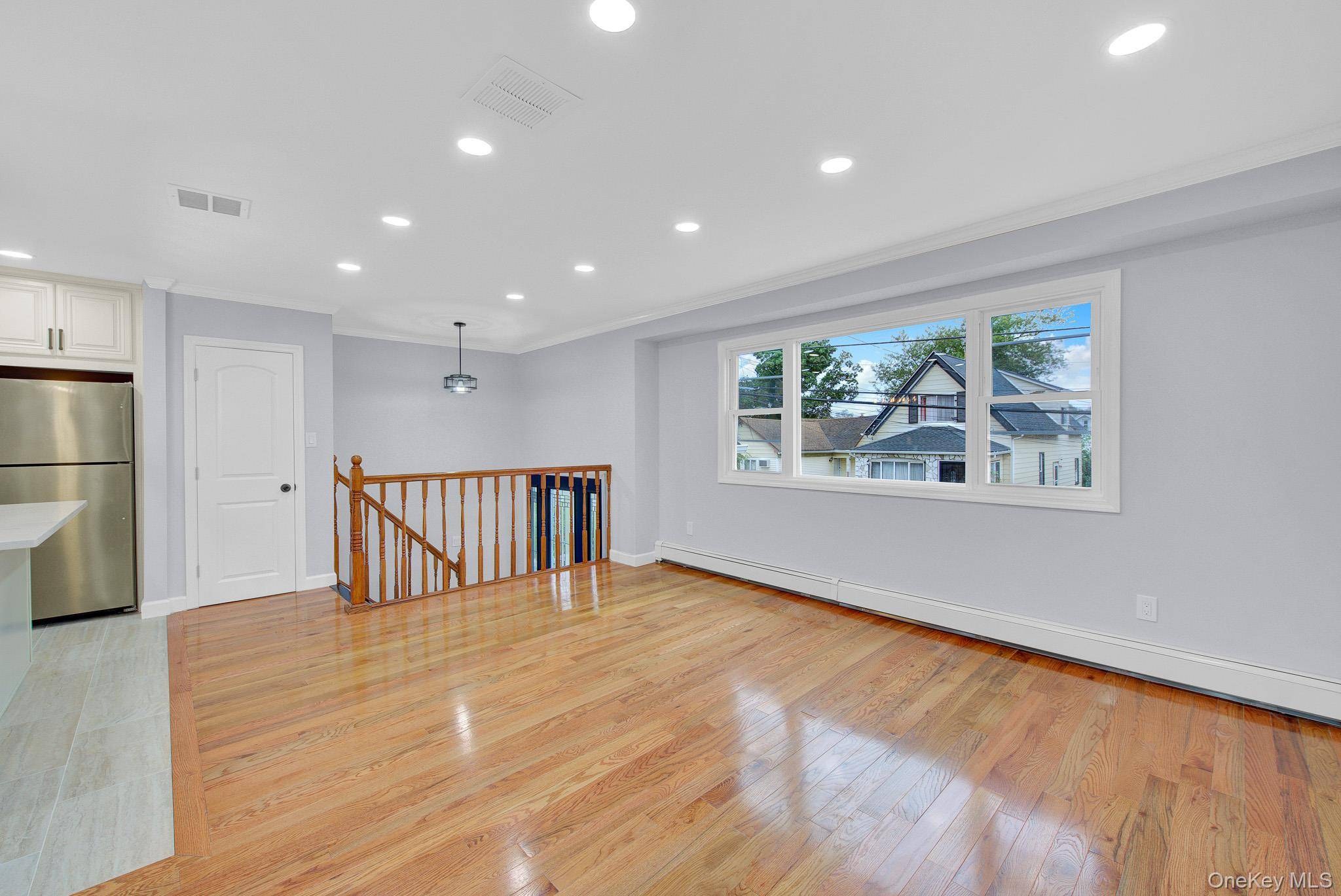 Casa com 3 Quartos à Venda em Elmont - Nova Iorque - EUA - 7