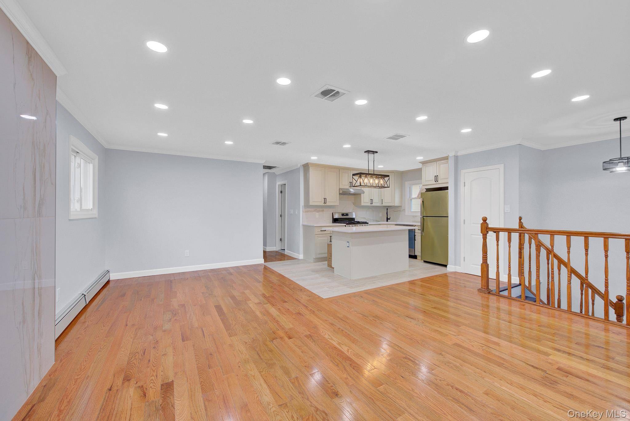 Casa com 3 Quartos à Venda em Elmont - Nova Iorque - EUA - 8
