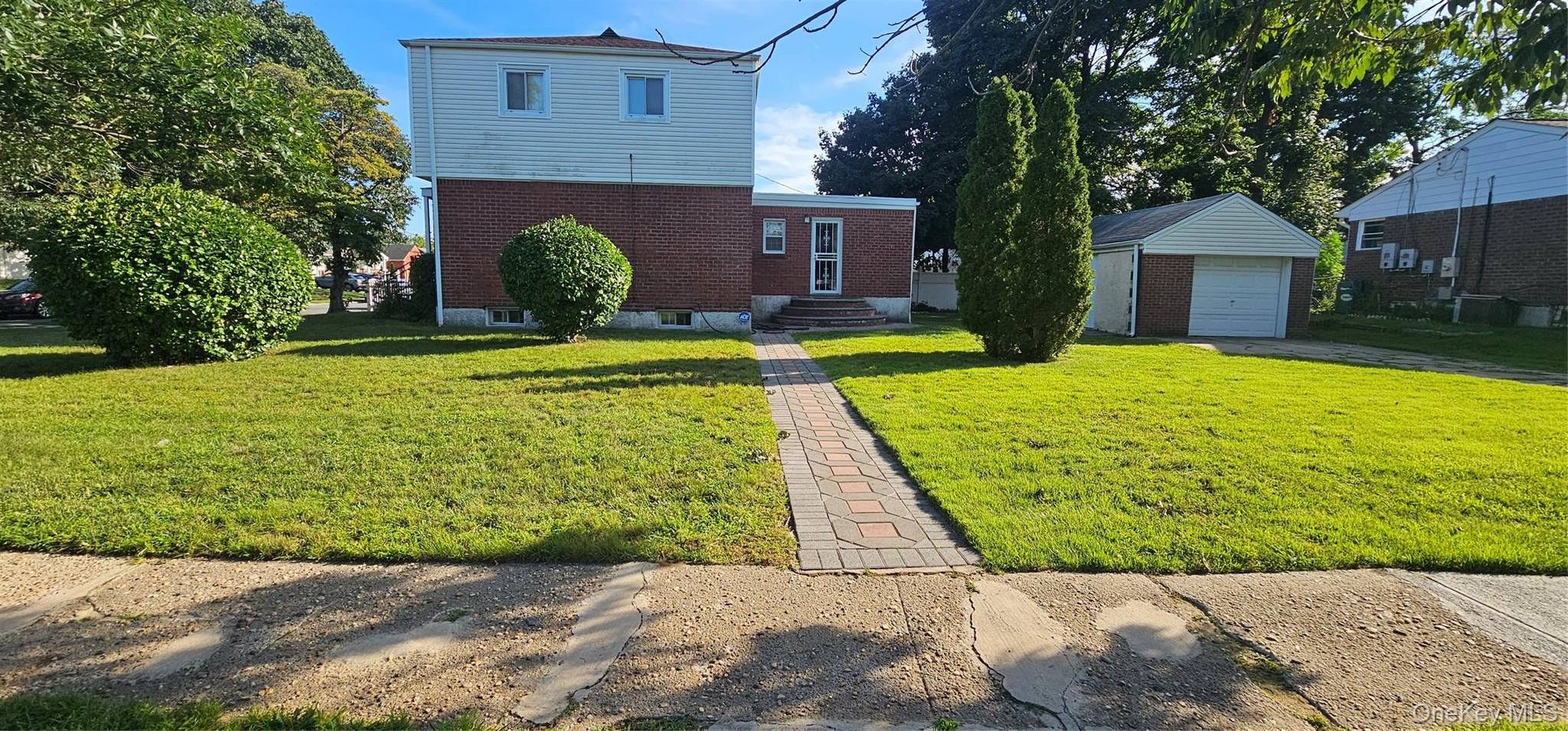 Casa com 3 Quartos à Venda em Elmont - Nova Iorque - EUA - 2