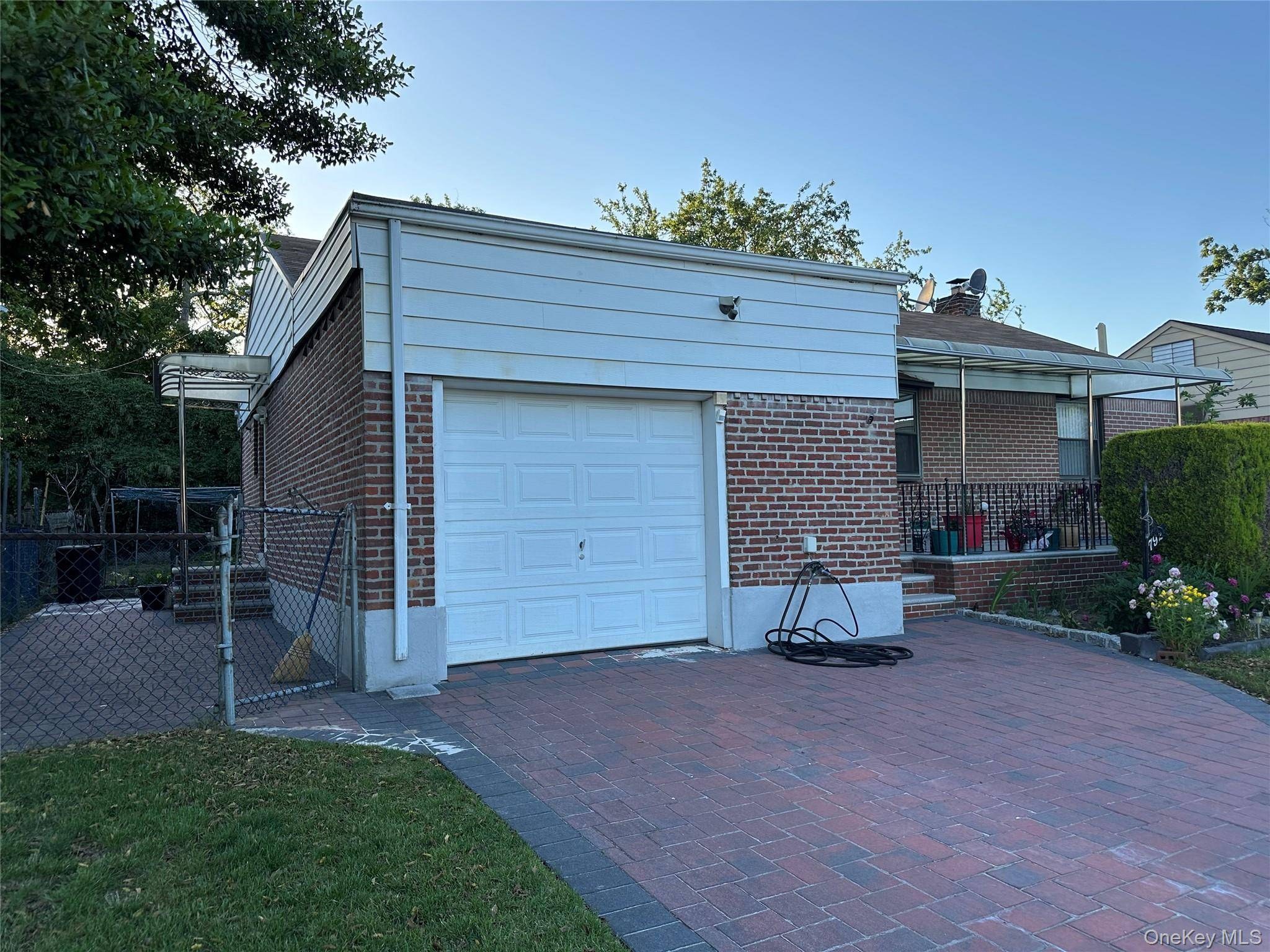 Casa com 3 Quartos à Venda em Elmont - Nova Iorque - EUA - 2