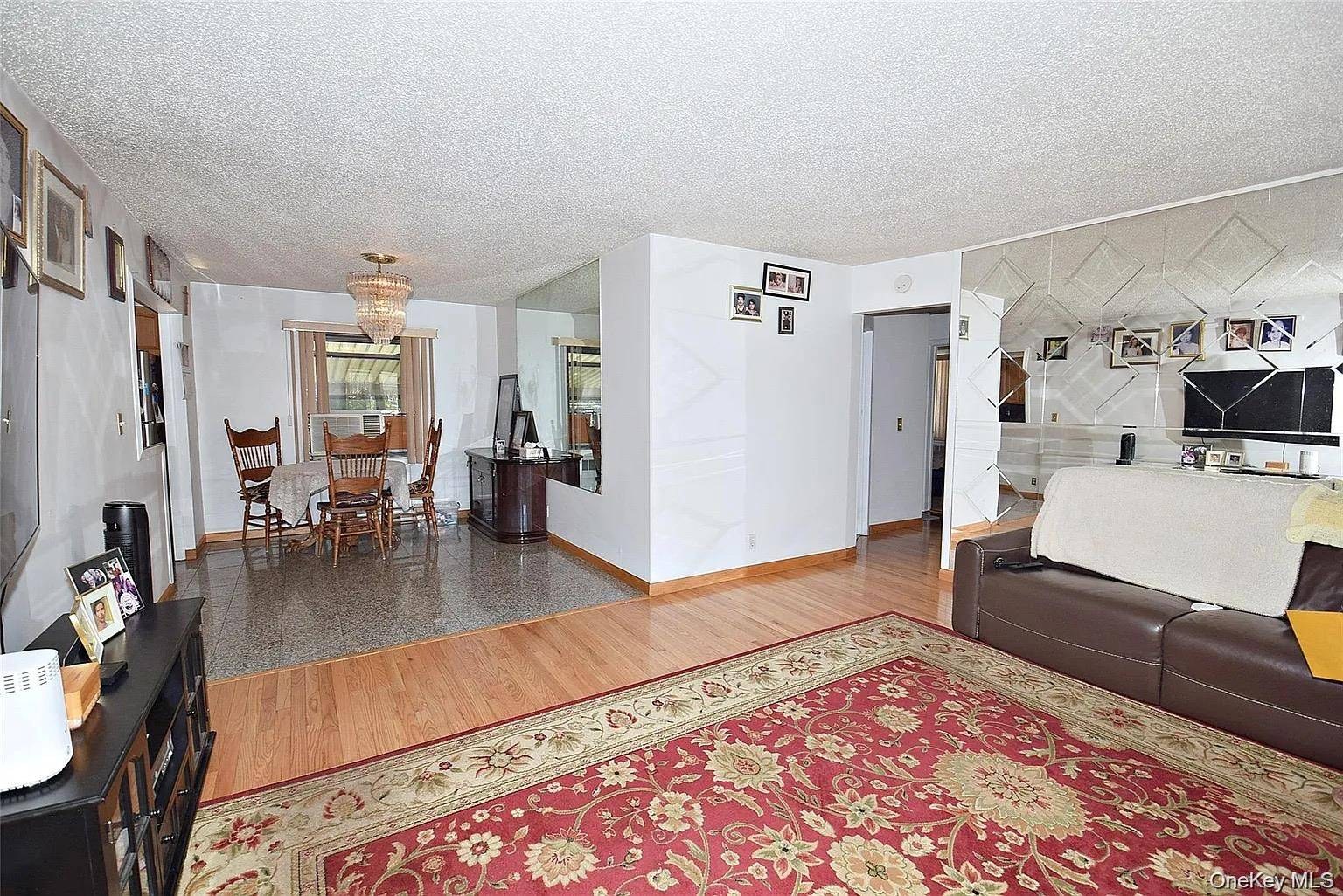 Casa com 3 Quartos à Venda em Elmont - Nova Iorque - EUA - 6