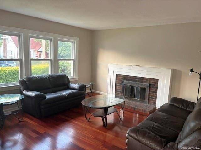 Casa com 3 Quartos à Venda em Elmont - Nova Iorque - EUA - 8