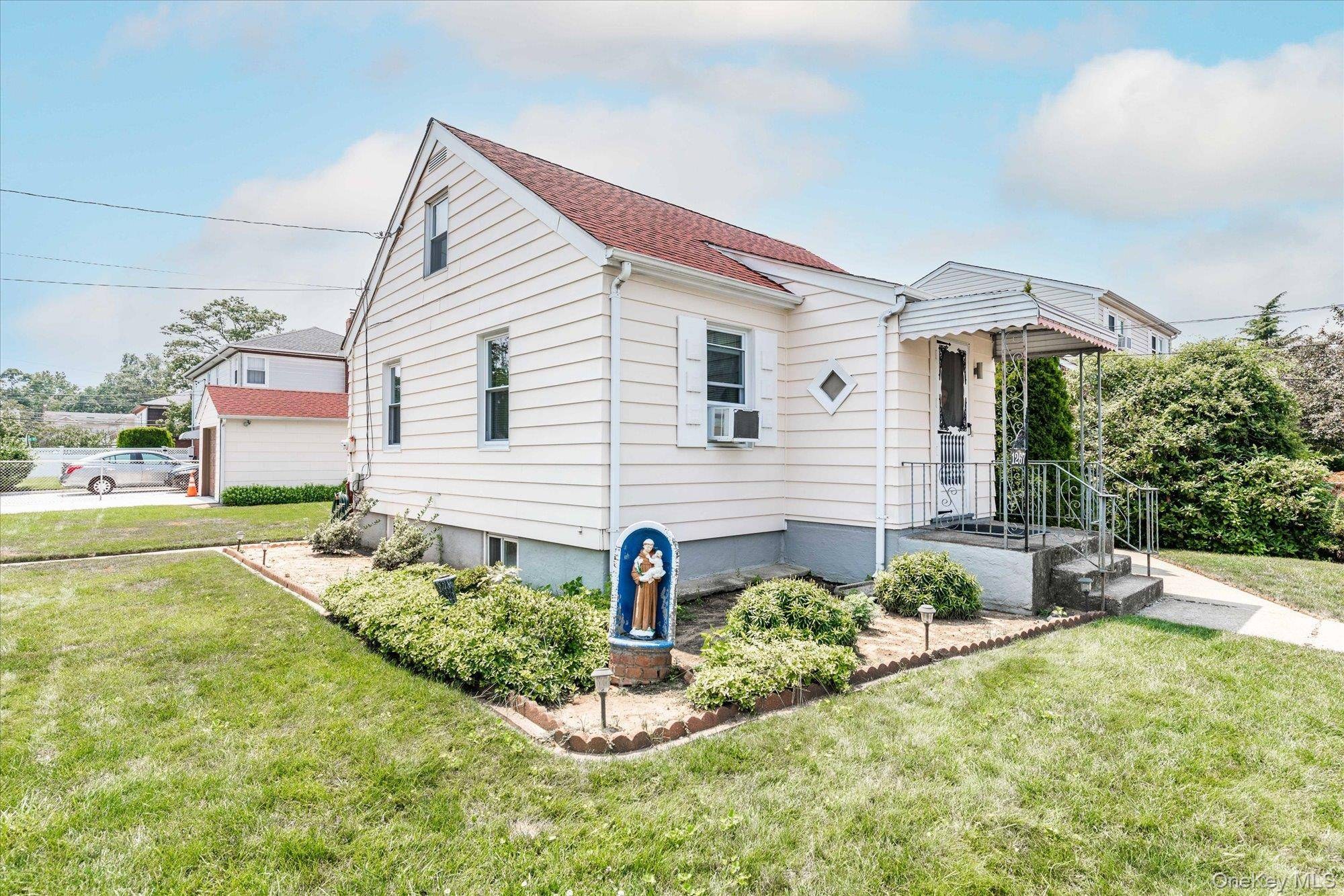 Casa com 3 Quartos à Venda em Elmont - Nova Iorque - EUA - 2