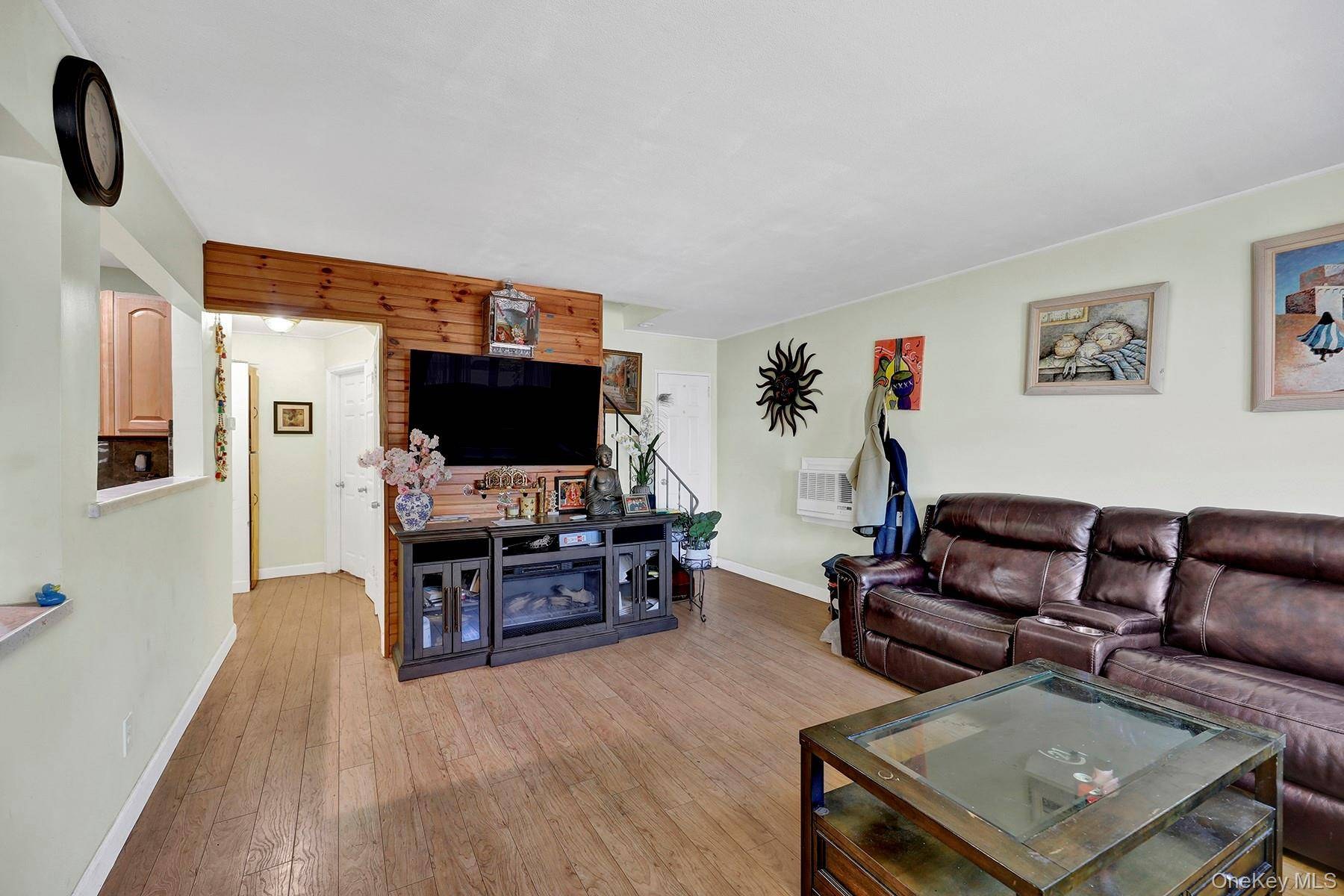 Casa com 3 Quartos à Venda em Elmont - Nova Iorque - EUA - 2