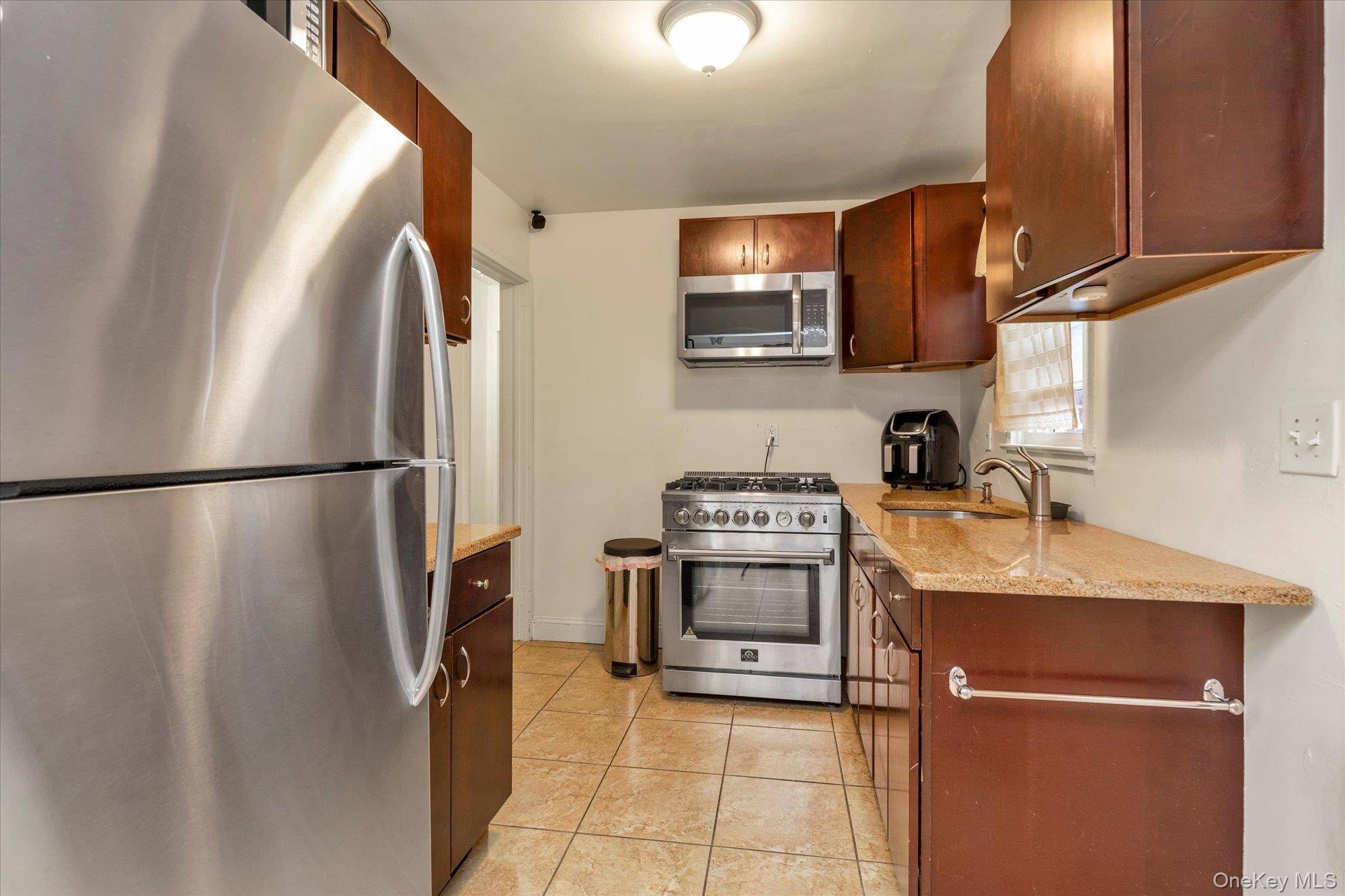 Casa com 3 Quartos à Venda em Elmont - Nova Iorque - EUA - 8