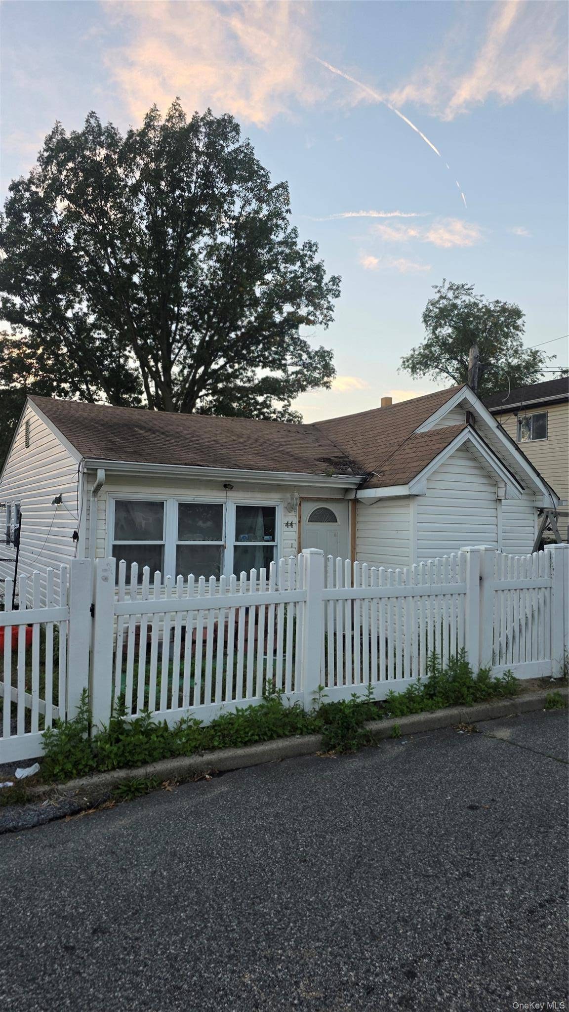 Casa com 3 Quartos à Venda em Elmont - Nova Iorque - EUA - 2