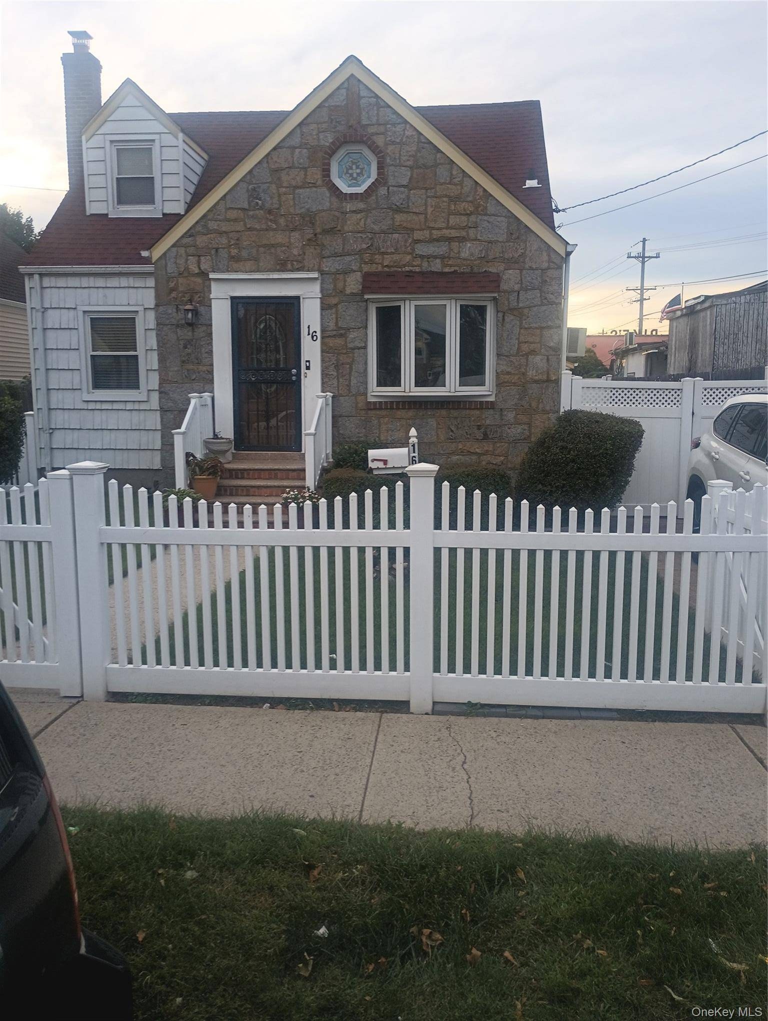 Casa com 3 Quartos à Venda em Elmont - Nova Iorque - EUA - 1