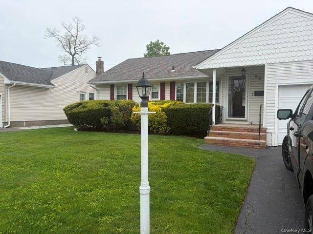 Casa de 3 Dormitorios en Venta en Farmingdale - Nueva York - EE. UU. - 2