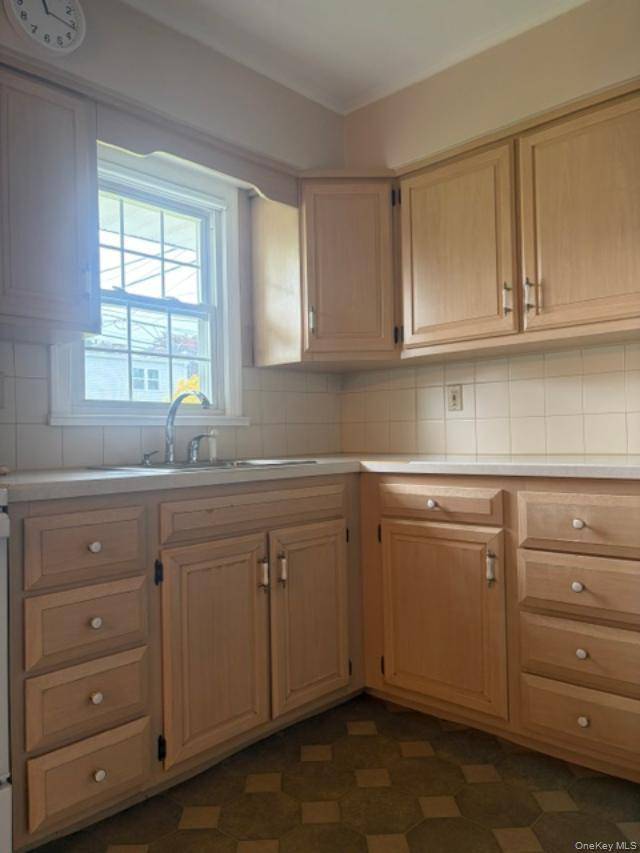 Casa de 3 Dormitorios en Venta en Farmingdale - Nueva York - EE. UU. - 5
