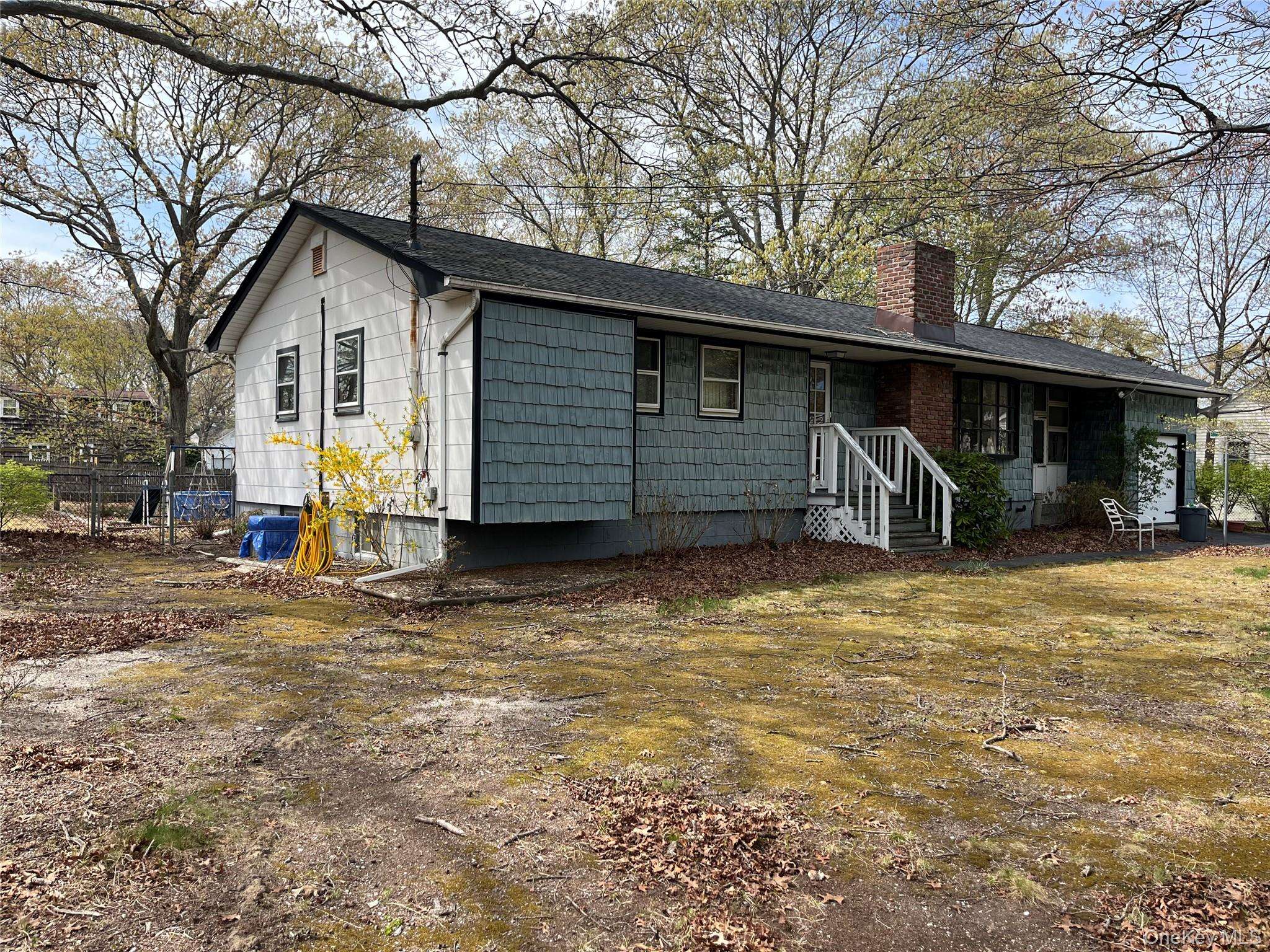 Casa com 3 Quartos à Venda em Farmingville - Nova Iorque - EUA - 2