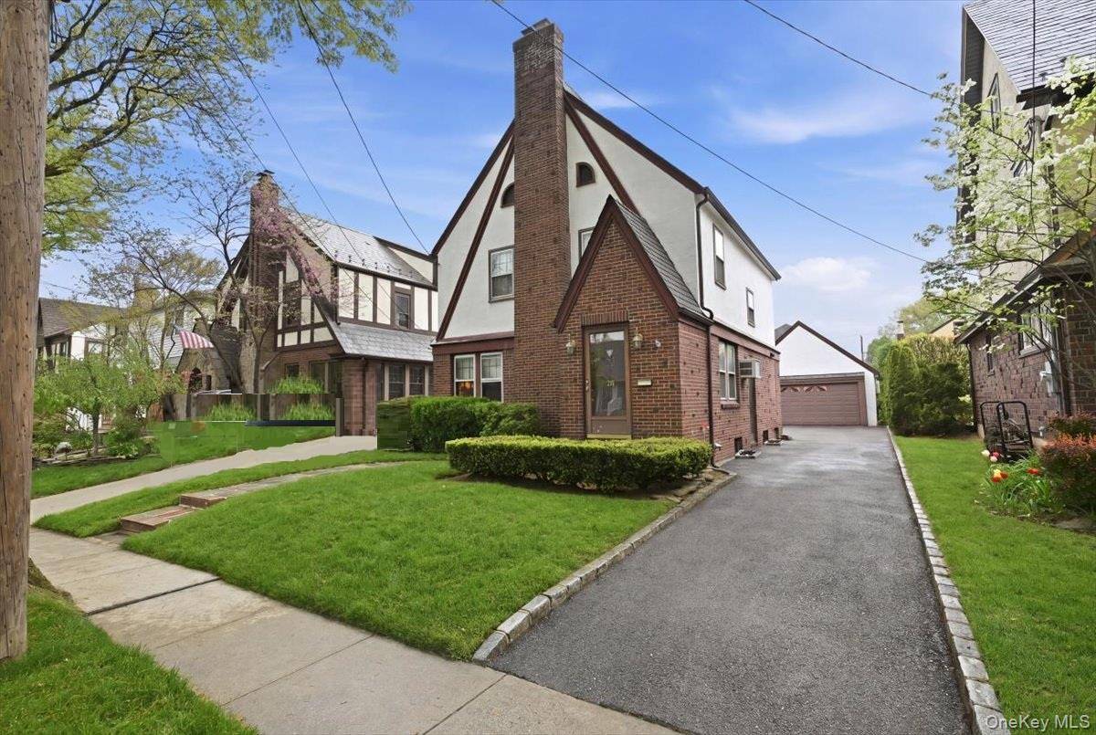 Casa de 3 Dormitorios en Venta en Floral Park - Nueva York - EE. UU. - 2
