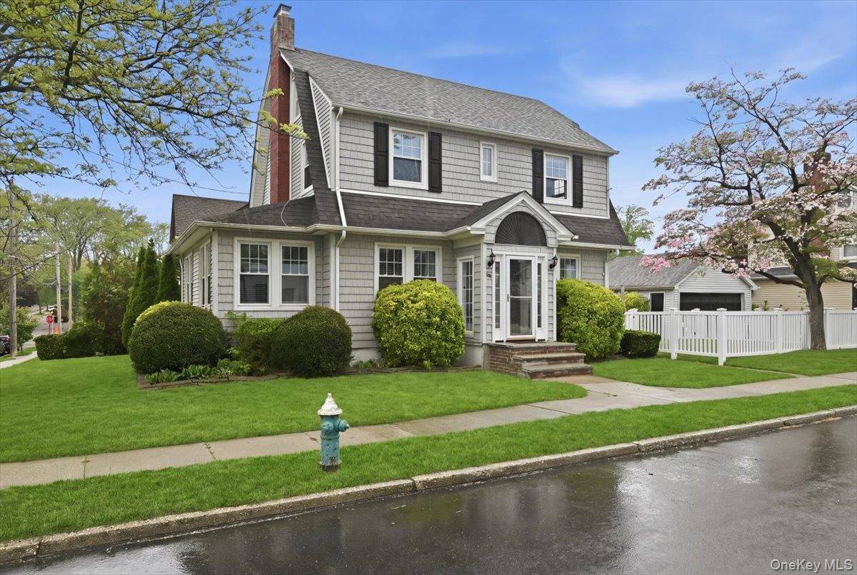 Casa com 3 Quartos à Venda em Floral Park - Nova Iorque - EUA - 2
