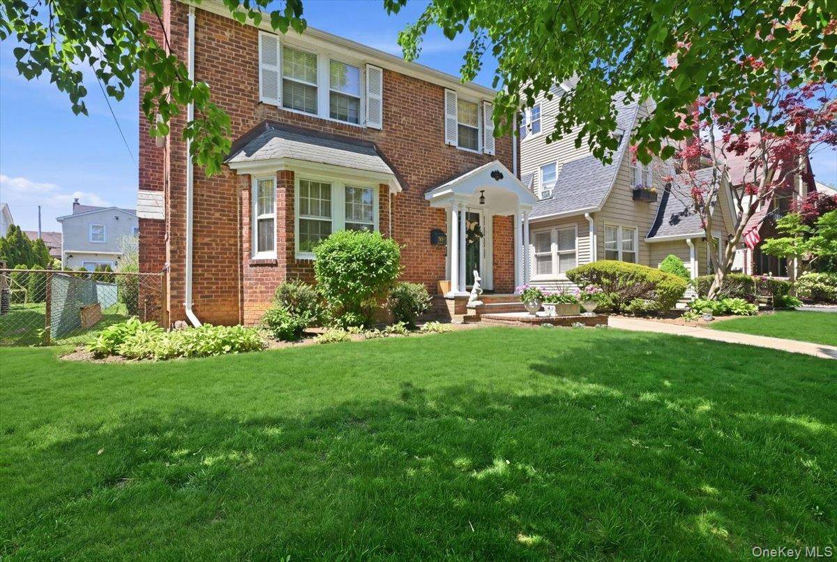 Casa de 3 Dormitorios en Venta en Floral Park - Nueva York - EE. UU. - 1