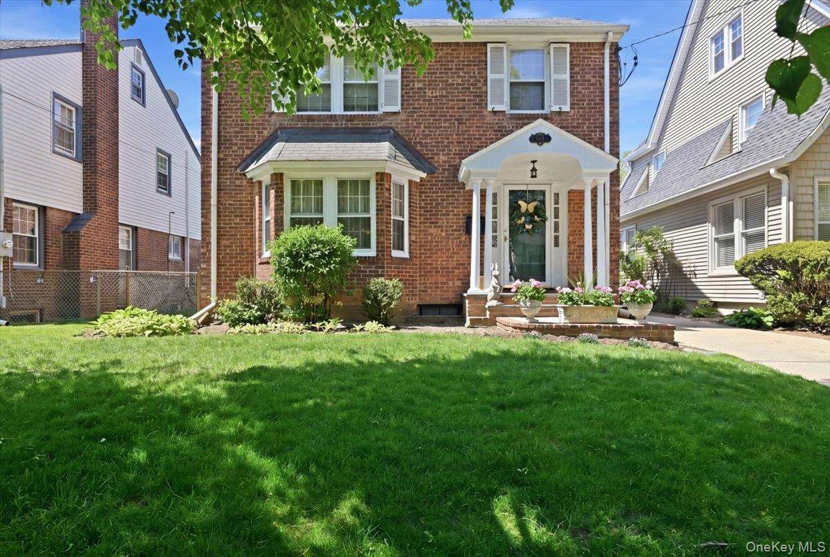 Casa de 3 Dormitorios en Venta en Floral Park - Nueva York - EE. UU. - 2
