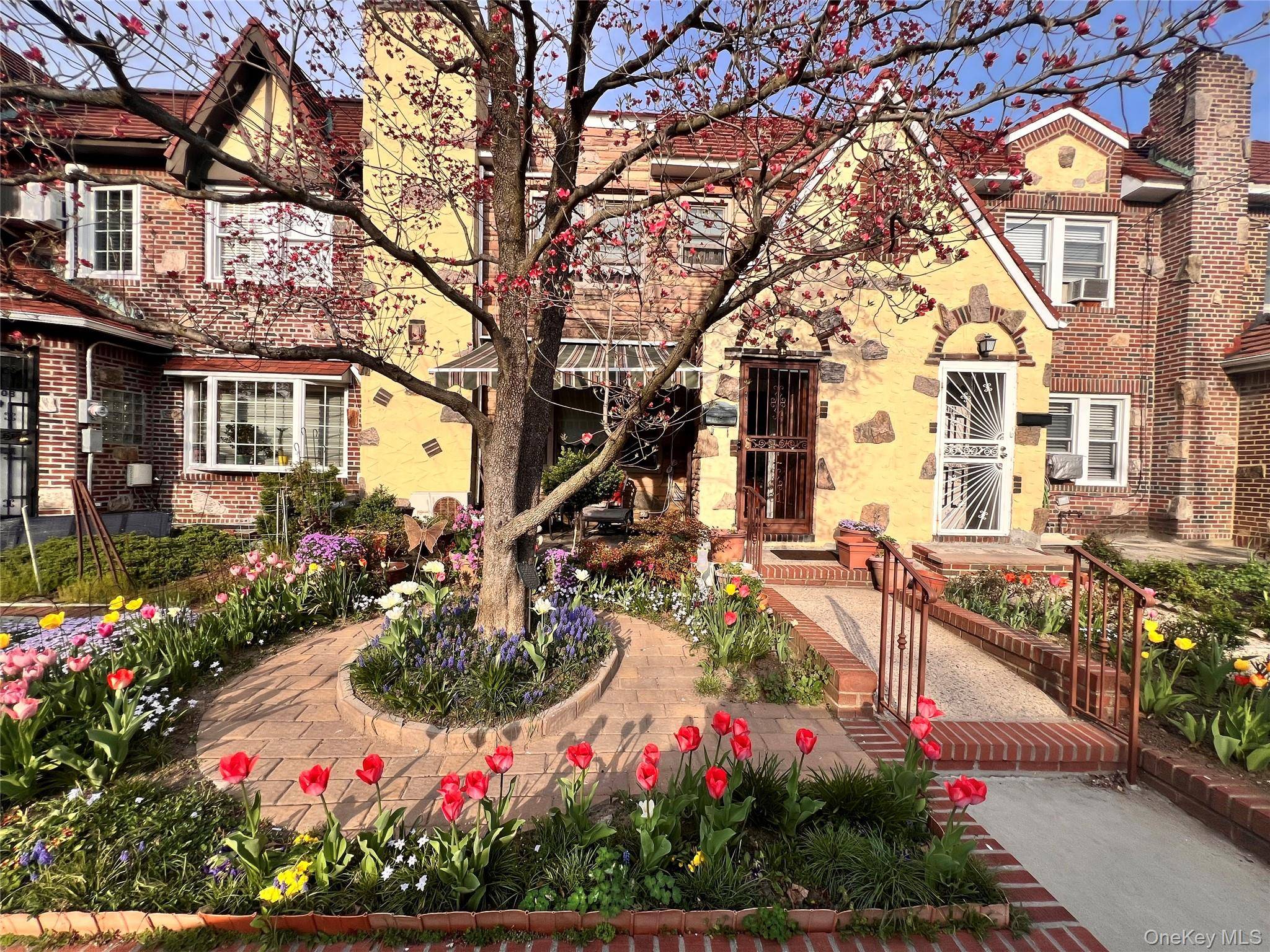 Casa de 3 Dormitorios en Venta en Flushing - Nueva York - EE. UU. - 1