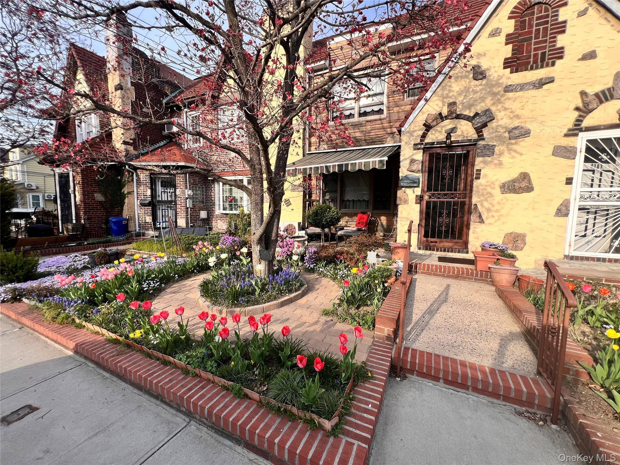 Casa de 3 Dormitorios en Venta en Flushing - Nueva York - EE. UU. - 2
