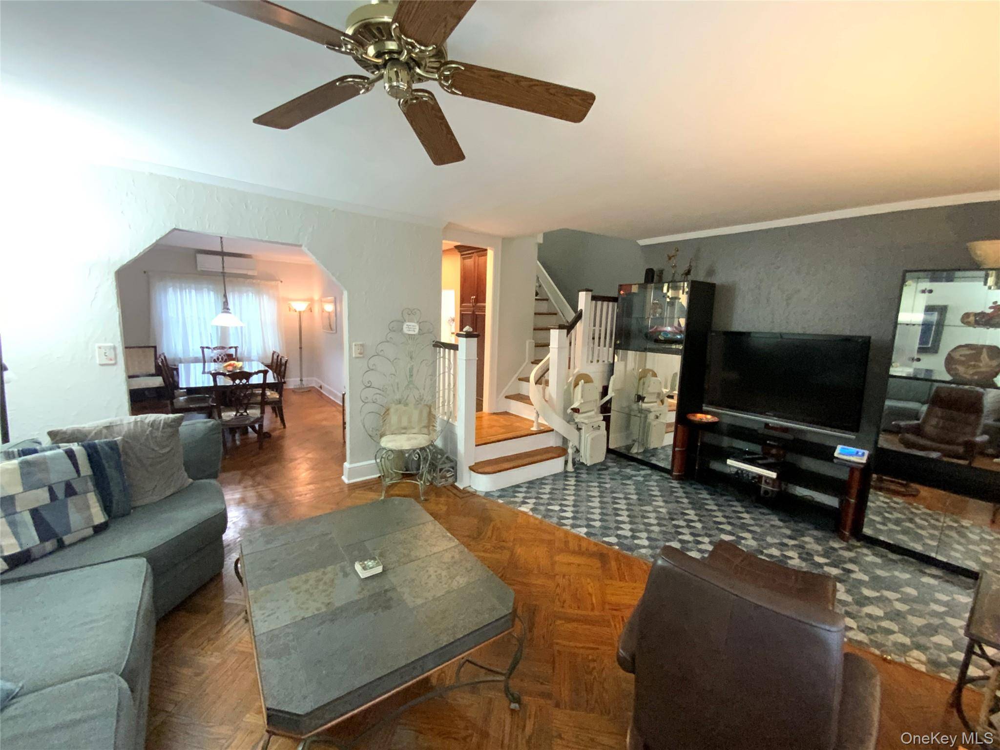 Casa de 3 Dormitorios en Venta en Flushing - Nueva York - EE. UU. - 4