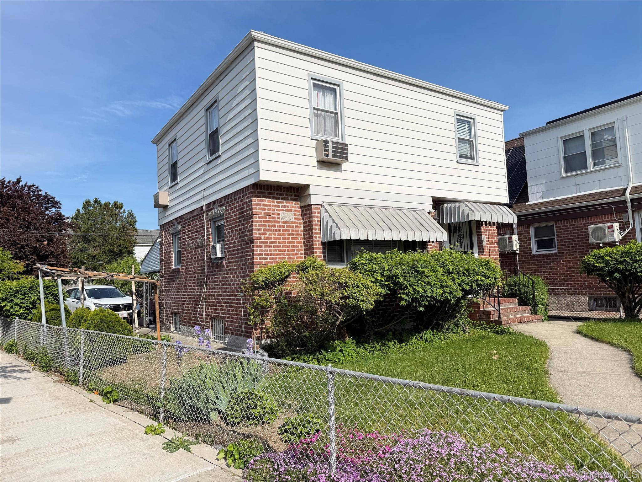 Casa com 3 Quartos à Venda em Flushing - Nova Iorque - EUA - 2