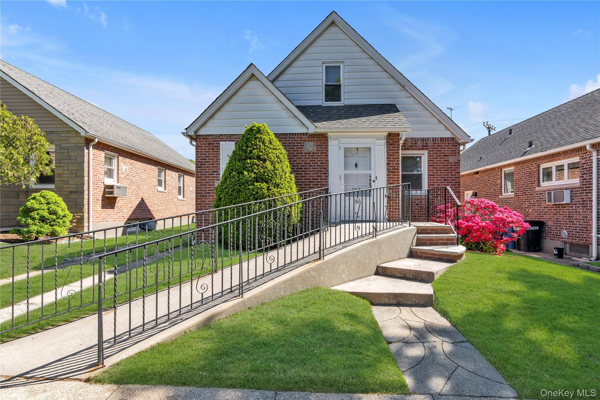 Casa de 3 Dormitorios en Venta en Flushing - Nueva York - EE. UU. - 1