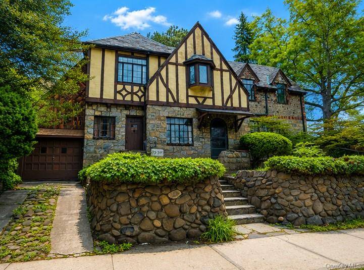 3 Bedroom Home for Sale in Flushing - New York - USA - 1