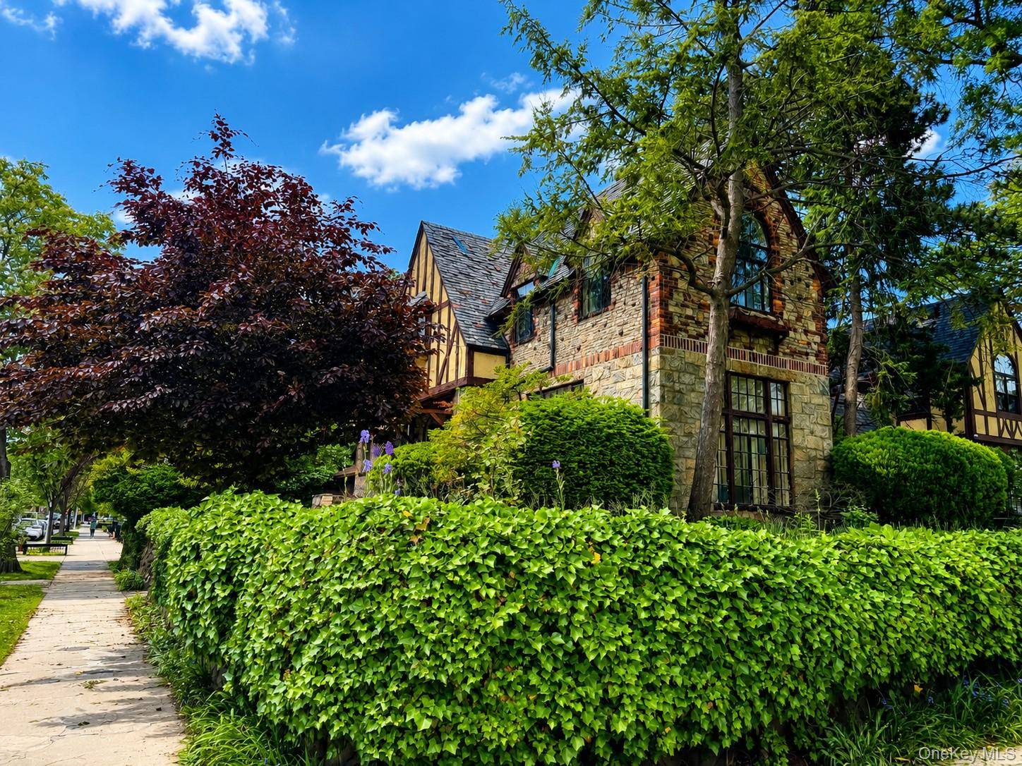 3 Bedroom Home for Sale in Flushing - New York - USA - 3