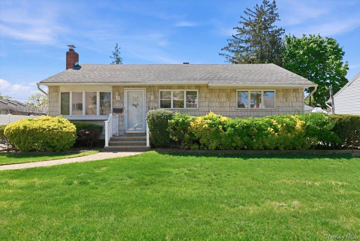 Casa com 3 Quartos à Venda em Franklin Square - Nova Iorque - EUA - 1