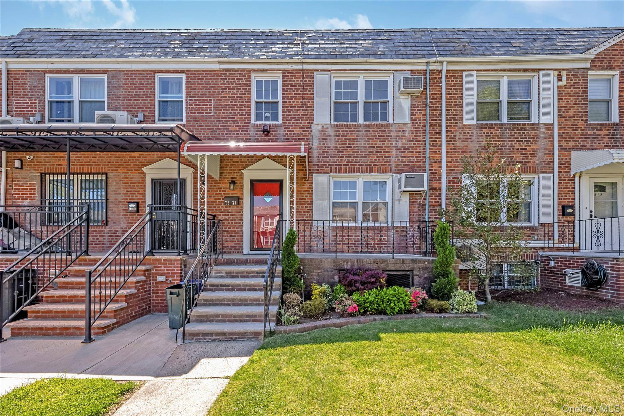 Casa com 3 Quartos à Venda em Fresh Meadows - Nova Iorque - EUA - 1