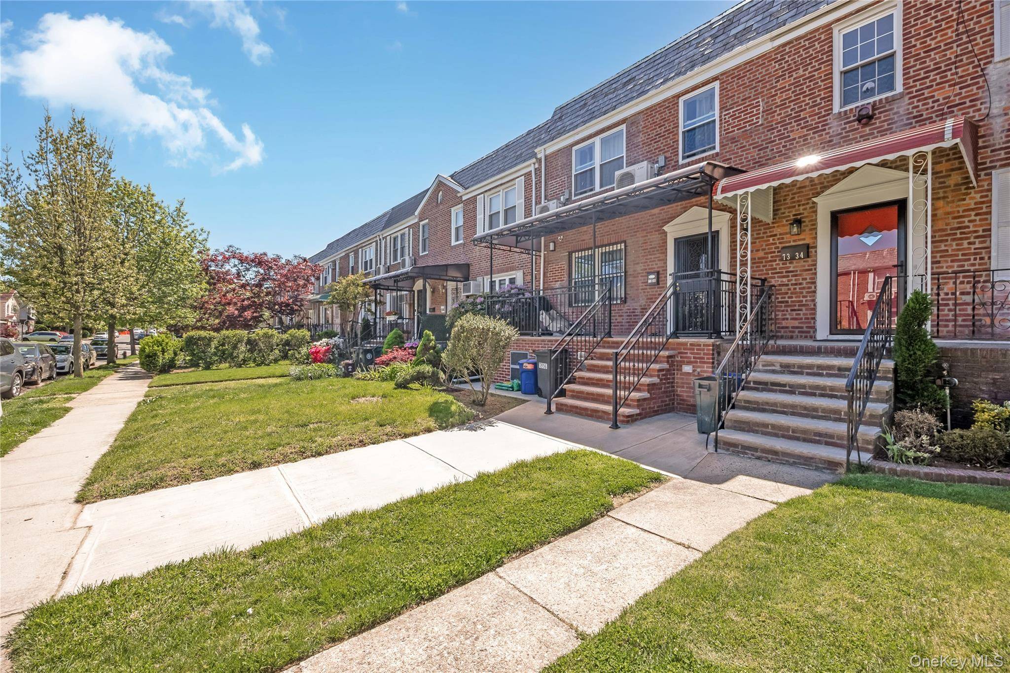 Casa com 3 Quartos à Venda em Fresh Meadows - Nova Iorque - EUA - 2