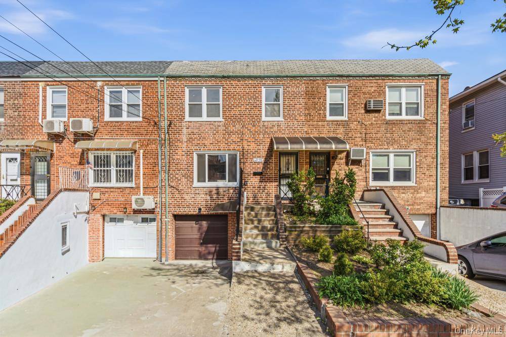 Casa com 3 Quartos à Venda em Fresh Meadows - Nova Iorque - EUA - 1