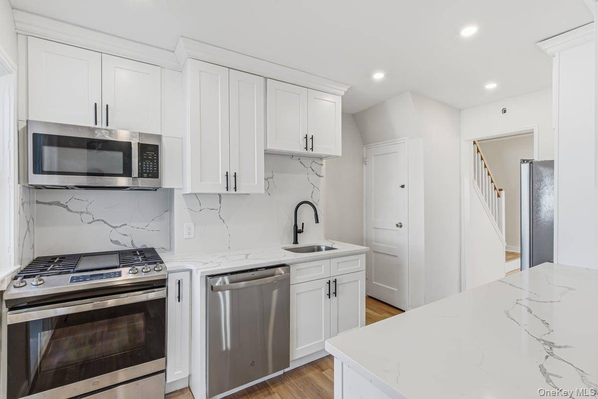 Casa com 3 Quartos à Venda em Fresh Meadows - Nova Iorque - EUA - 2