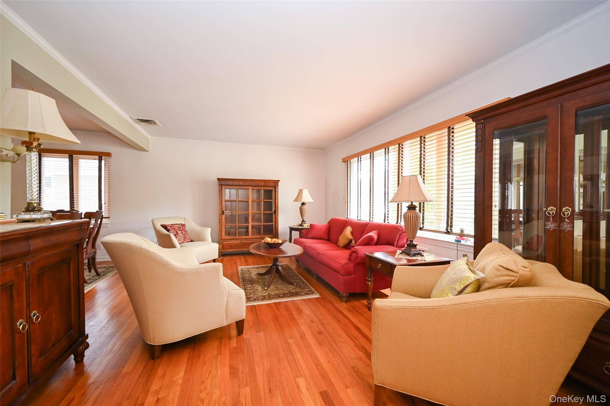 Casa com 3 Quartos à Venda em Fresh Meadows - Nova Iorque - EUA - 4