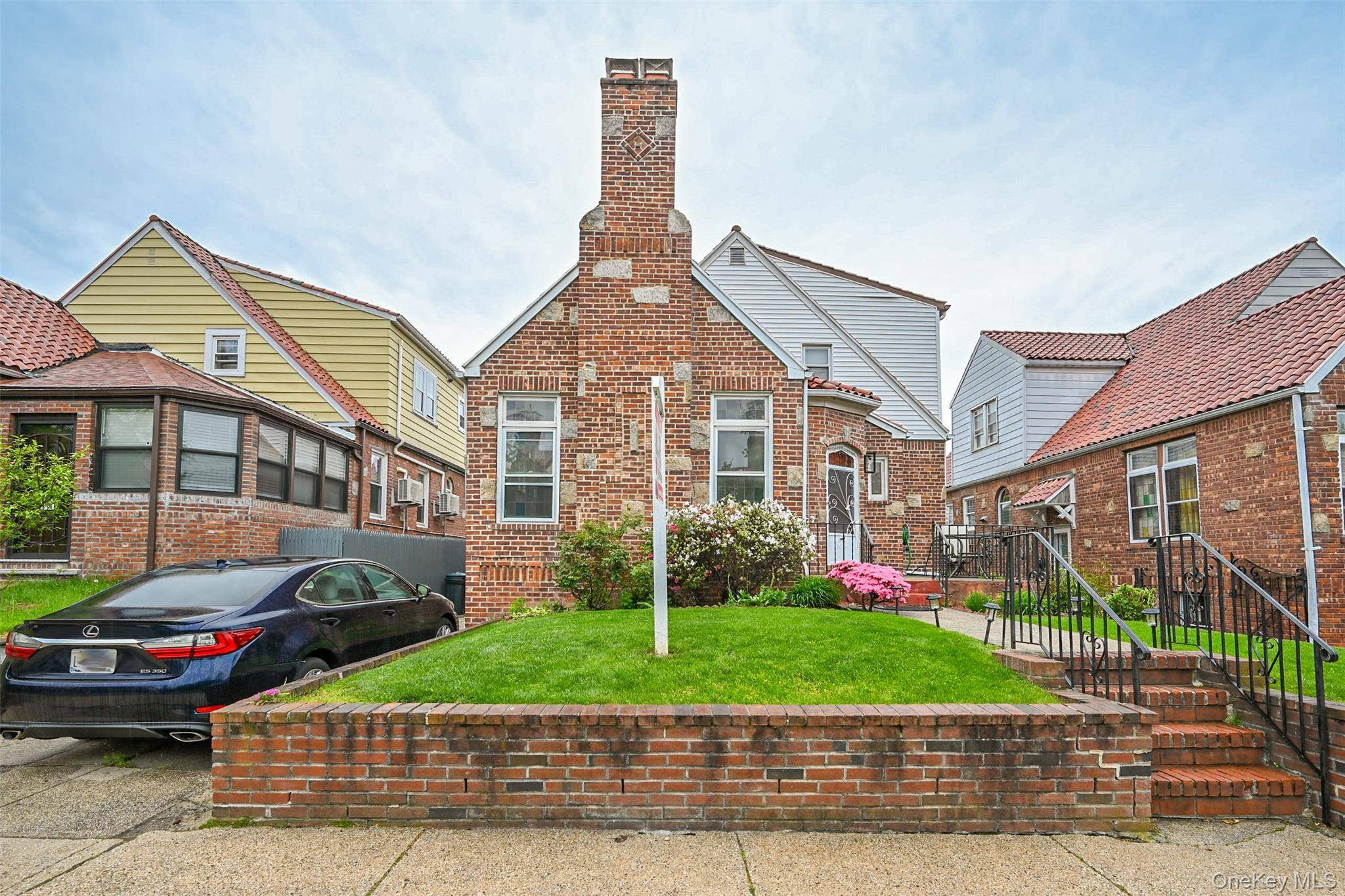 Casa com 3 Quartos à Venda em Fresh Meadows - Nova Iorque - EUA - 1