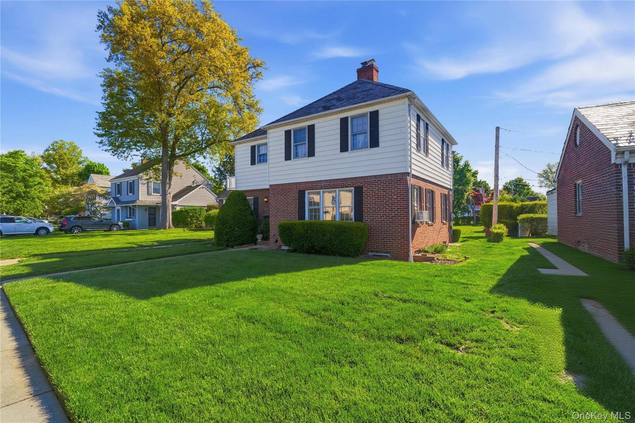 Casa de 3 Dormitorios en Venta en Garden City - Nueva York - EE. UU. - 2