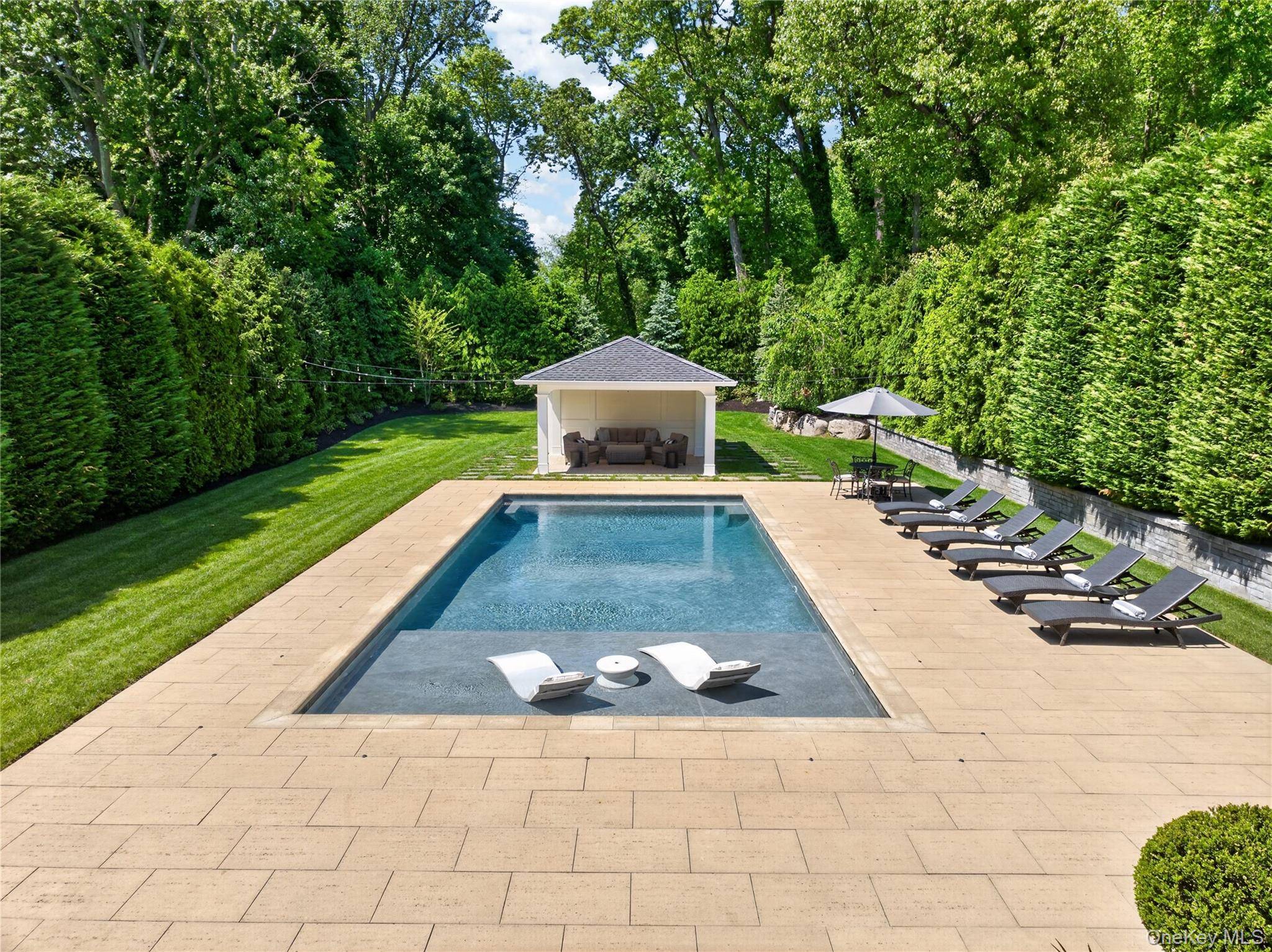 Casa de 3 Dormitorios en Venta en Glen Head, Nueva York, EE. UU. - 4
