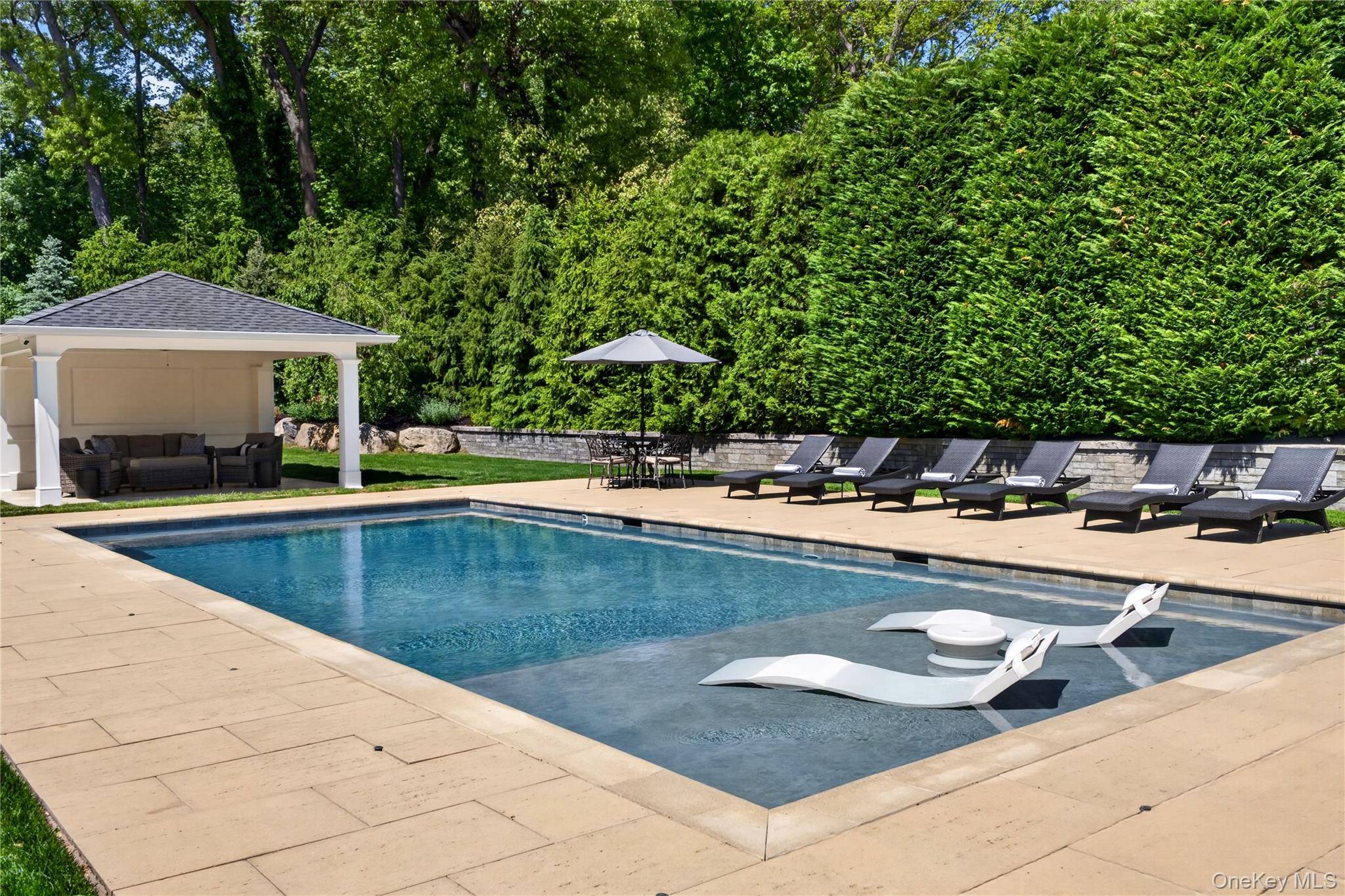 Casa de 3 Dormitorios en Venta en Glen Head, Nueva York, EE. UU. - 8