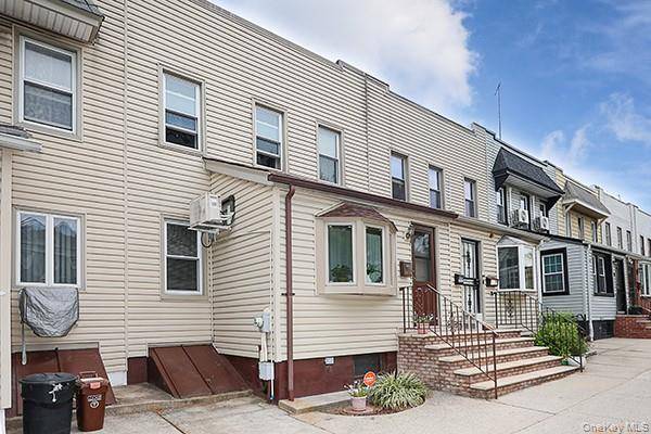 Casa de 3 Dormitorios en Venta en Glendale - Nueva York - EE. UU. - 2