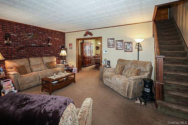 Casa de 3 Dormitorios en Venta en Glendale - Nueva York - EE. UU. - 6