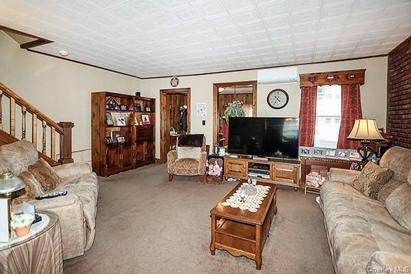 Casa de 3 Dormitorios en Venta en Glendale - Nueva York - EE. UU. - 8