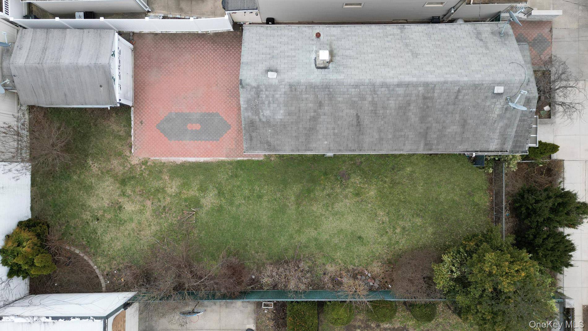 Casa com 3 Quartos à Venda em Glendale - Nova Iorque - EUA - 1