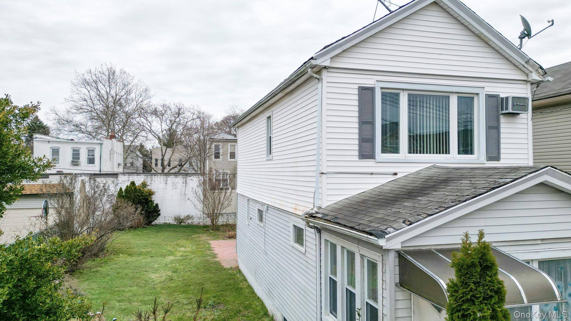 Casa com 3 Quartos à Venda em Glendale - Nova Iorque - EUA - 4