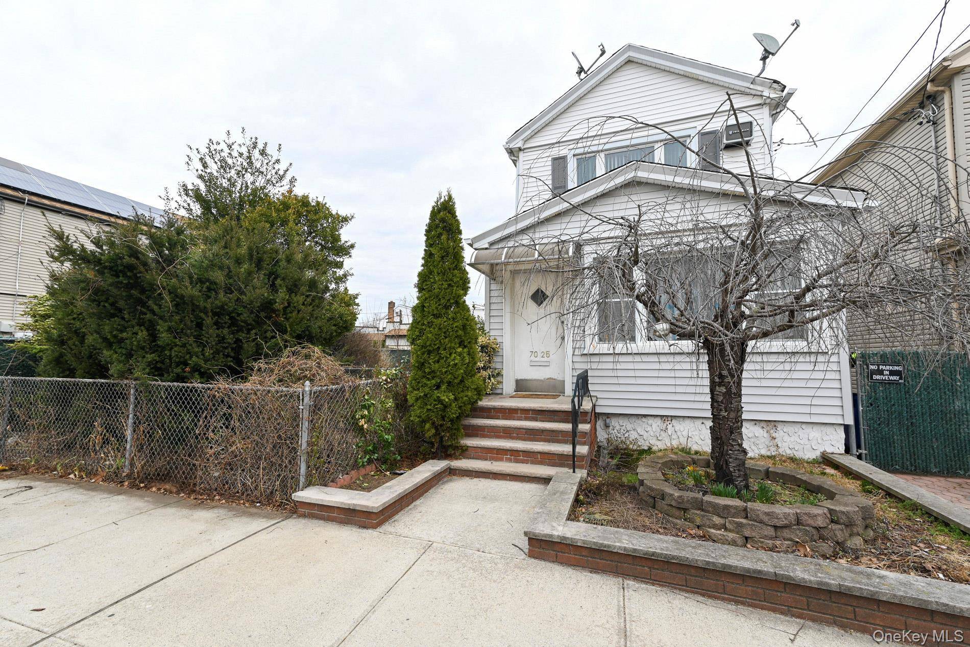 Casa com 3 Quartos à Venda em Glendale - Nova Iorque - EUA - 5