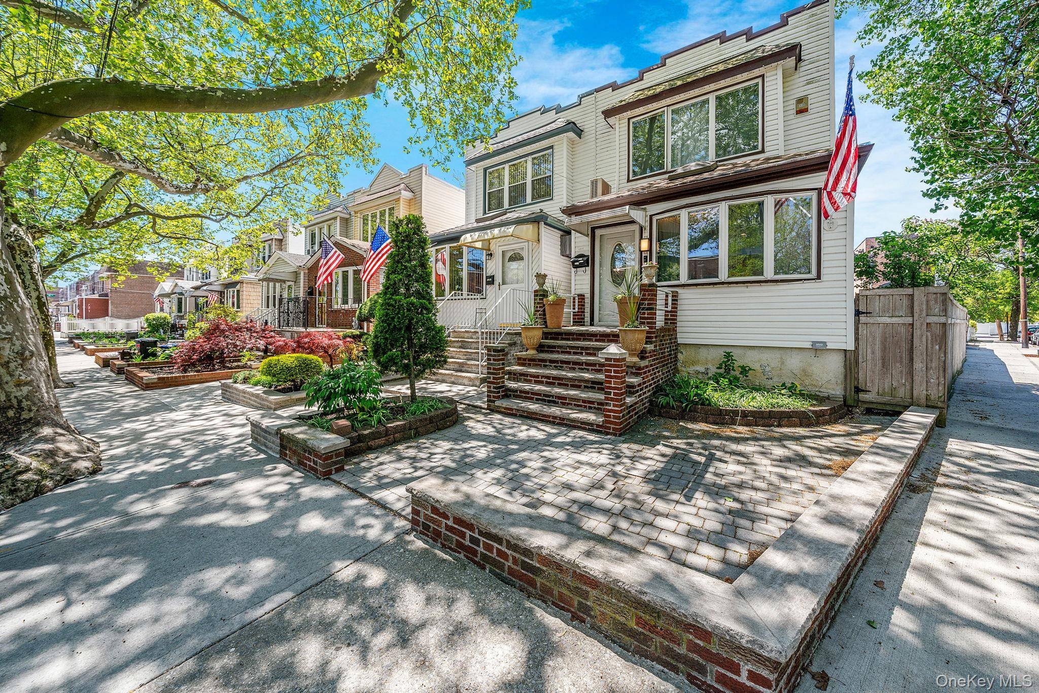 Casa de 3 Dormitorios en Venta en Glendale - Nueva York - EE. UU. - 3