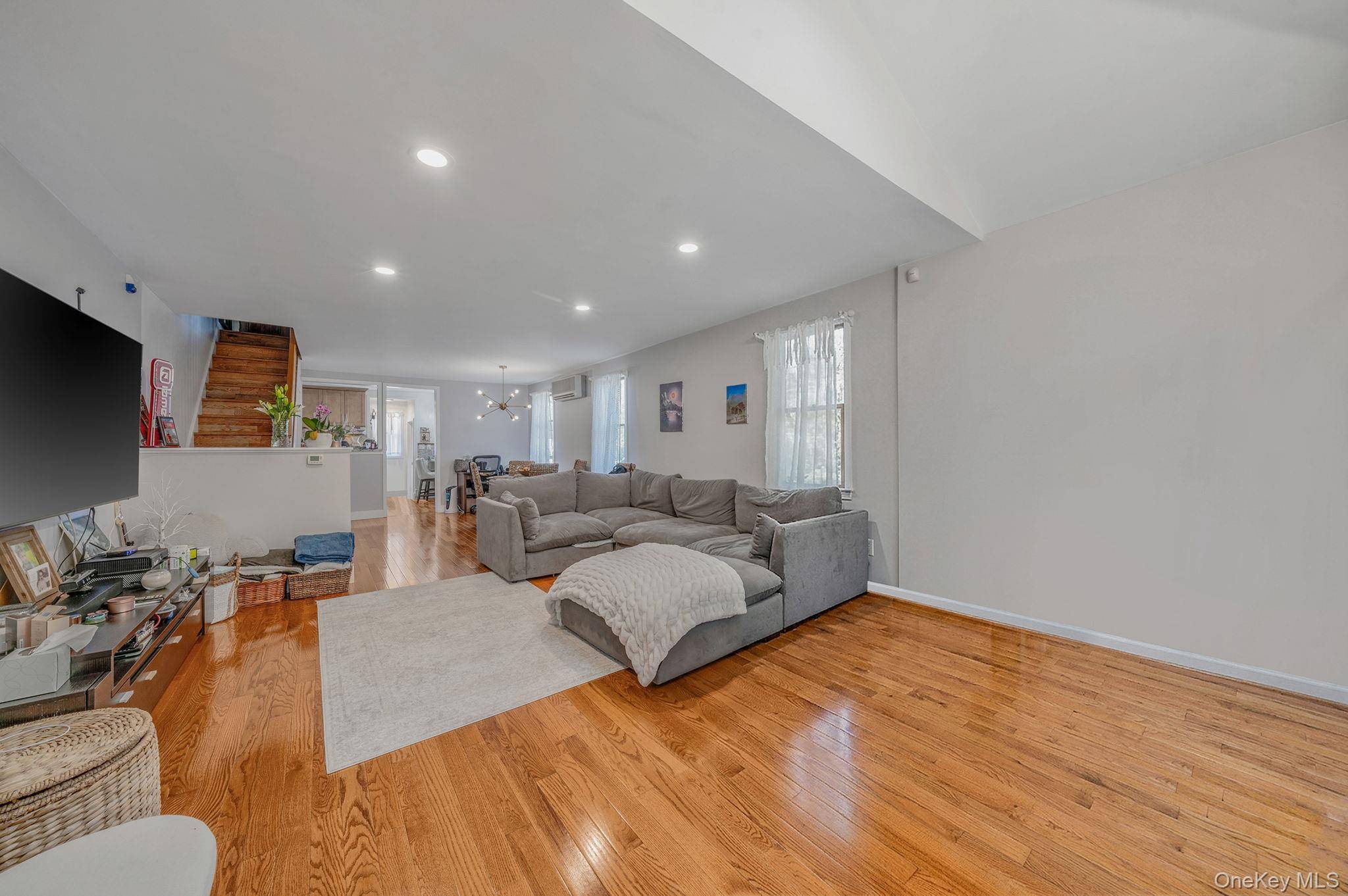 Casa de 3 Dormitorios en Venta en Glendale - Nueva York - EE. UU. - 5